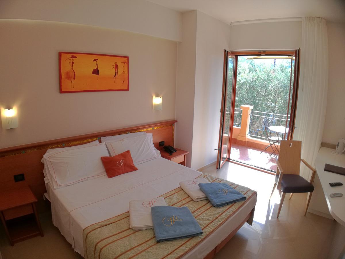 โฮเต็ล เรสซิเดนซ์ ปิกโกโล Aparthotel ปาร์เกลียา ภายนอก รูปภาพ